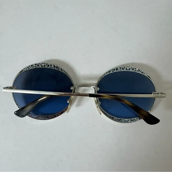 Vogue Blue Round sunglasses With Case
